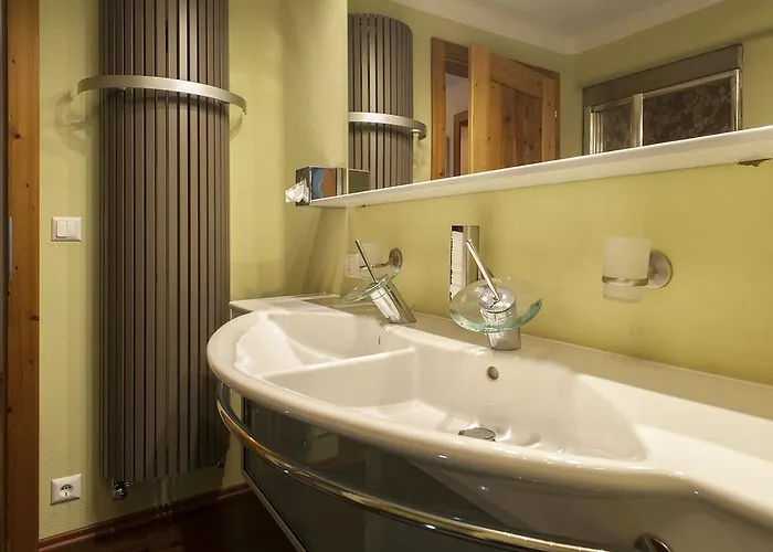 Sonnenalm Mountain 格洛博明